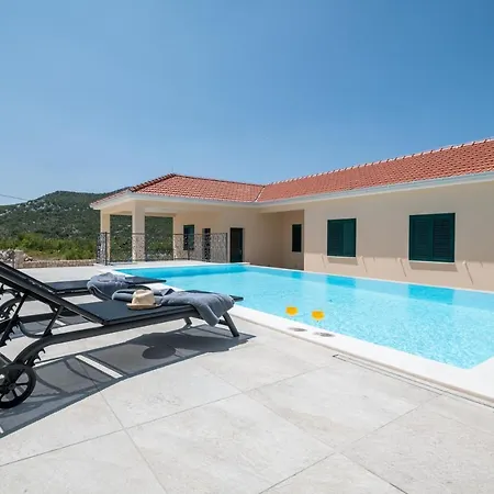 Villa Luxury Phoenix Ravno