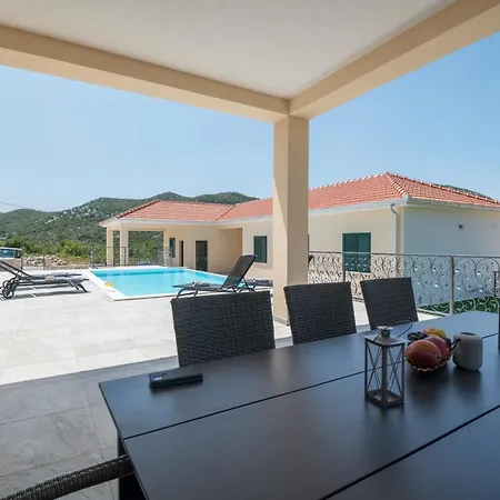 Luxury Phoenix Ravno