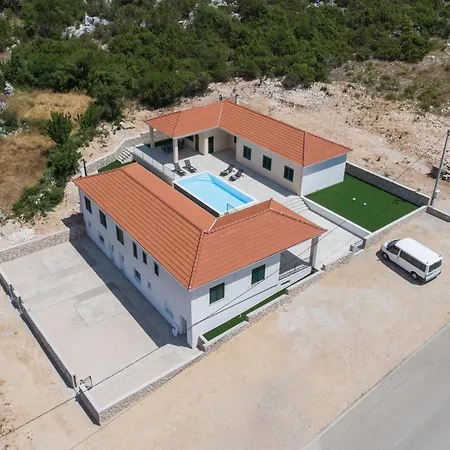 Luxury Phoenix Villa Ravno