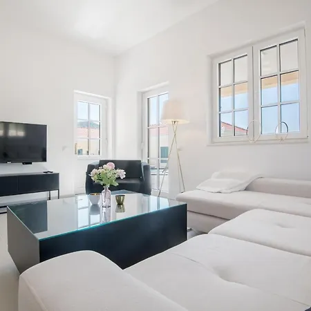 Luxury Phoenix Villa Ravno
