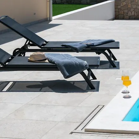 Luxury Phoenix Ravno