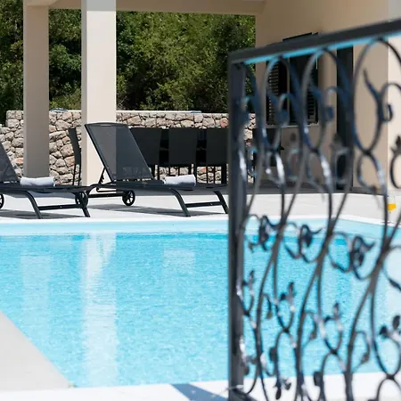 Luxury Phoenix Villa Ravno