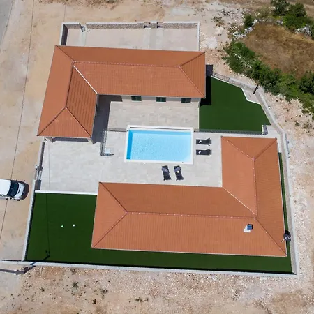 Luxury Phoenix Villa Ravno